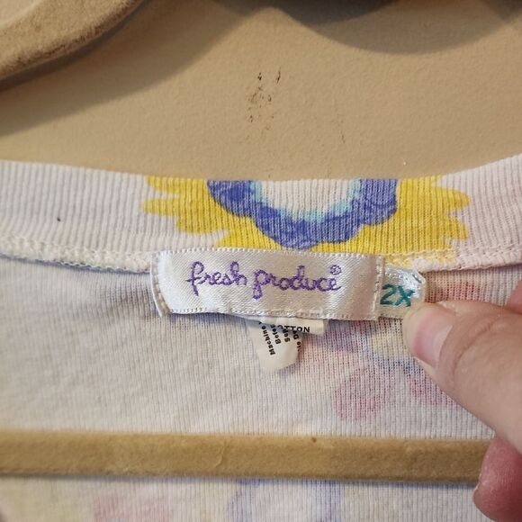 Fresh Produce 2X Floral V-Neck Women's Top - Picture 2 of 5